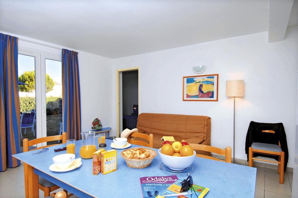 Residence Odalys Le Village Des Amareyeurs Le Chateau-d'Oleron Exterior photo