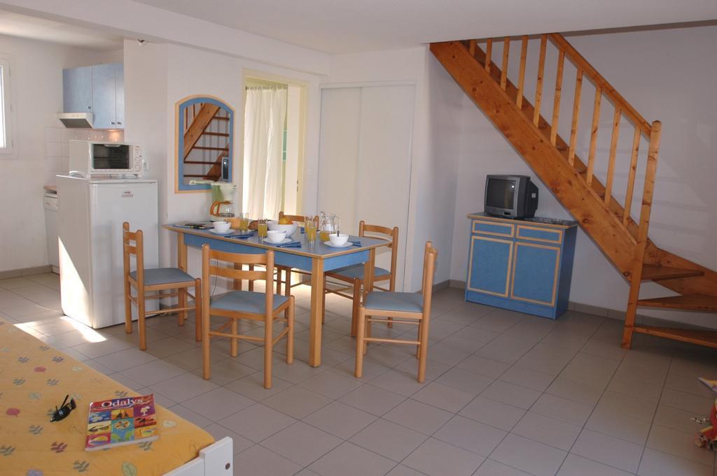 Residence Odalys Le Village Des Amareyeurs Le Chateau-d'Oleron Exterior photo